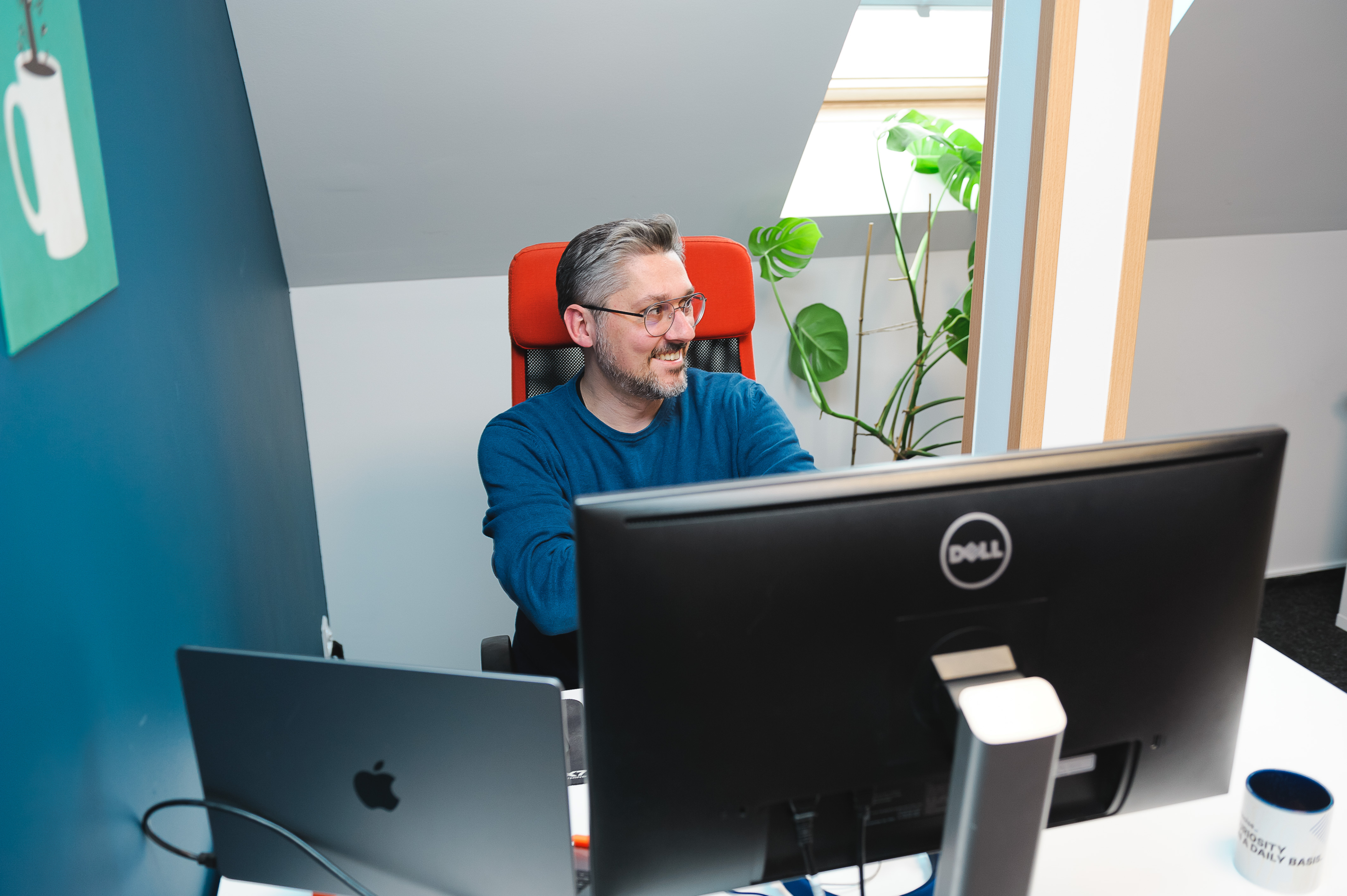 Bitnoise team member at desk